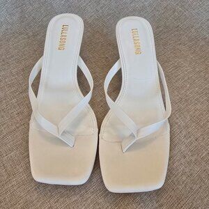 Women's White Thong Flip Flop Sandals with Kitten Heel, Size 9.5